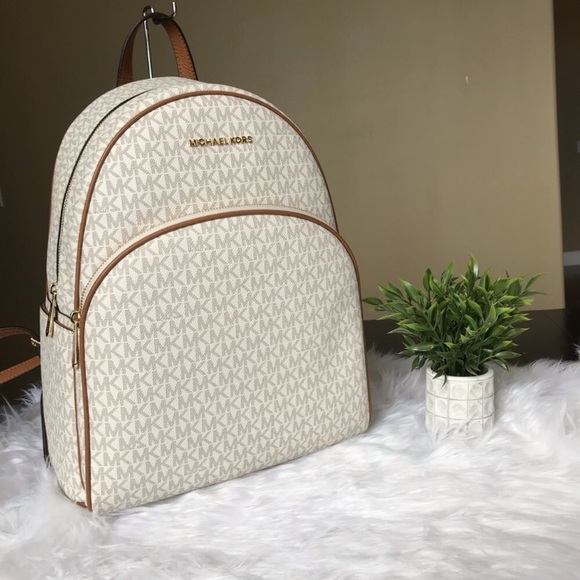 Michael Kors Large abbey Backpack - Picture 3 of 8